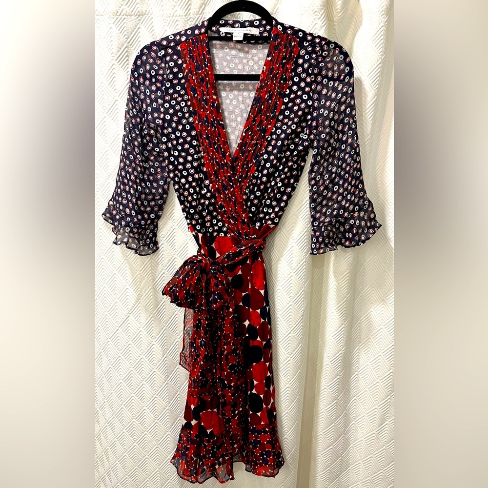 DVF Diane von Furstenberg size 2 wrap dress.